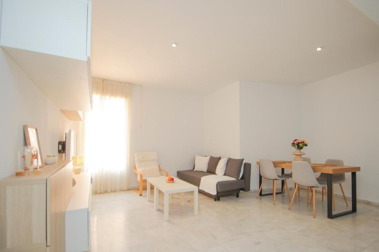 Modern Apt - Luxe Queen Bed - Walk To Isla Magica Seville Exterior photo