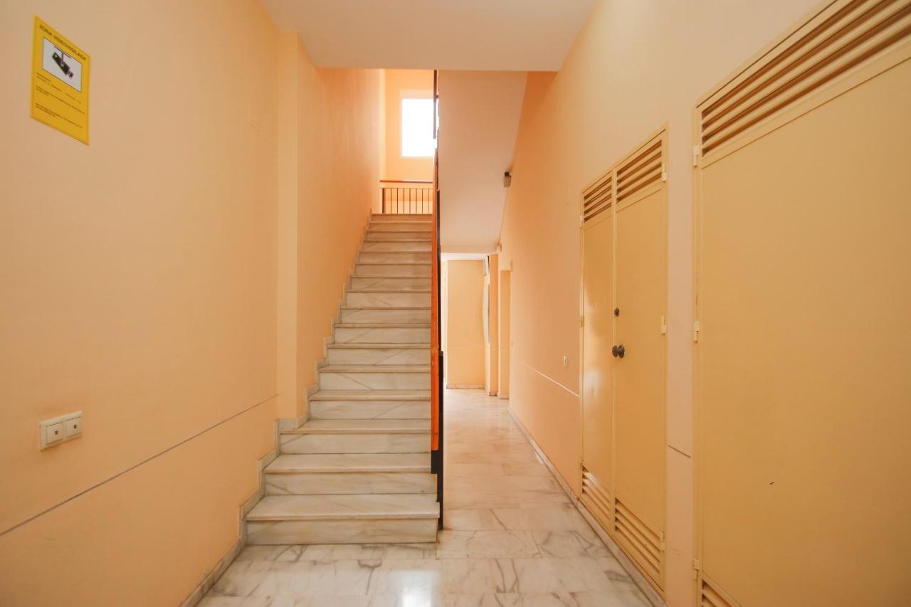 Modern Apt - Luxe Queen Bed - Walk To Isla Magica Seville Exterior photo