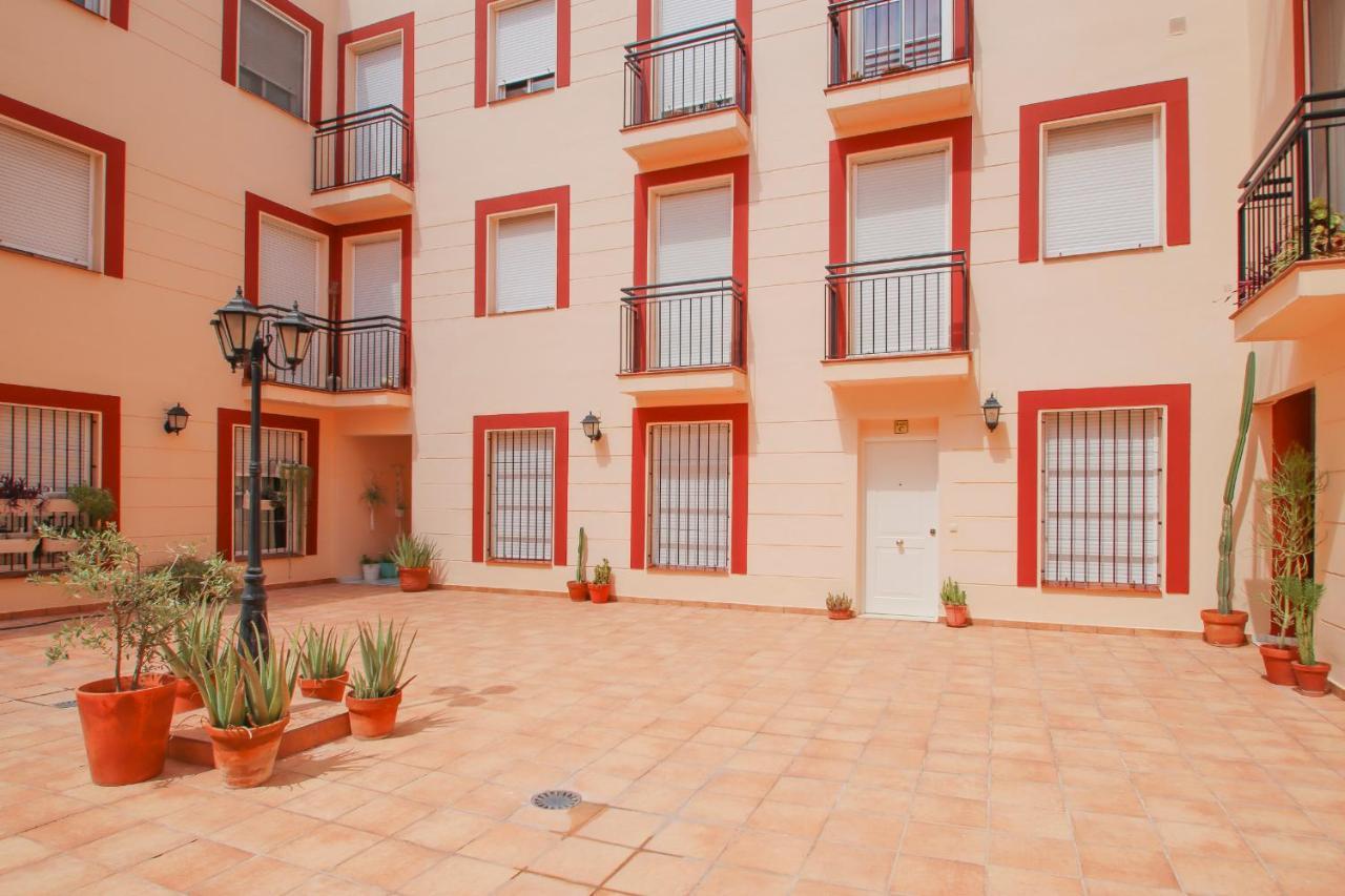 Modern Apt - Luxe Queen Bed - Walk To Isla Magica Seville Exterior photo
